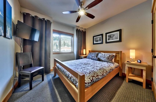 Sun Peaks Cabin | Modern 1 bedroom apartment in village centre