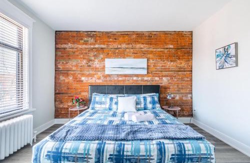 Central Hamilton Apartment | Modern 1King Bed Condo- James Street