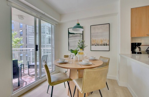 Davie Village Apartment | Modern 2-Bed, 2-Bath Urban Oasis in Downtown Vancouver