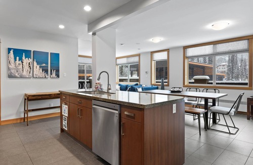 Sun Peaks Cabin | Modern 2 bedroom apartment in village centre