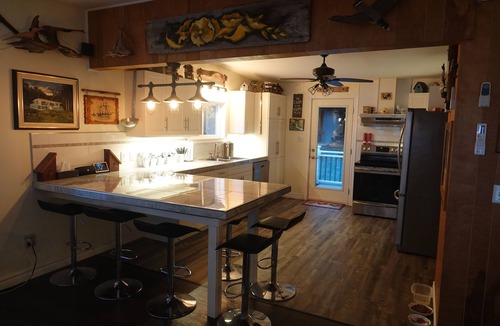 Clare Cottage | Modern 2-bedroom lakefront cottage