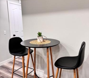 Southwest Calgary Apartment | Modern 2 bedroom suite