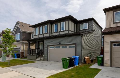 Calgary Apartment | Modern 2-Bedroom Suite with Private Access - 10 minutes from Calgary Airport