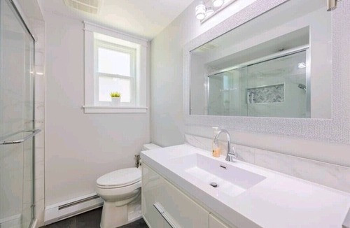 Guildford House | Modern 2BD Ground Level Suite in the Heart of Surrey!