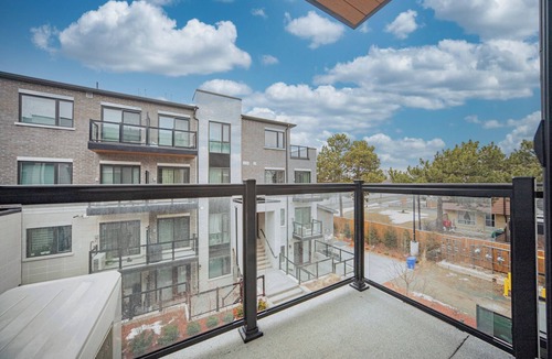 Pleasant View House | Modern 2Beds TownHome Toronto - 5MINs to Seneca College & Fairview Mall
