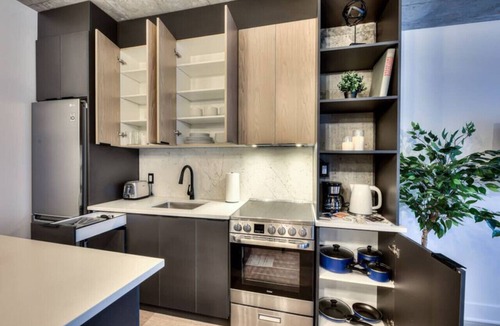 Cite Multimedia Apartment | Modern 2BR Suite Old Montreal F3