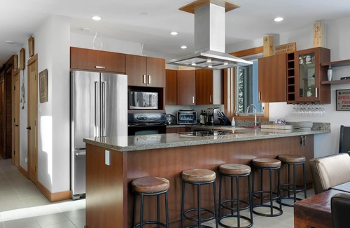 Sun Peaks Cabin | Modern 3 bedroom apartment in village centre