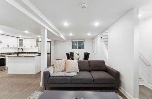 Bells Corners Apartment | Modern 3BR Suites