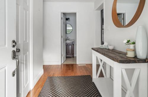 Huntsville House | Modern 4 season cottage retreat