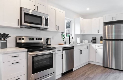 Barrie Apartment | Modern 4BR Coach House | Near Beach & Downtown