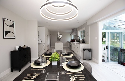 Cobble Hill House | Modern 5BR Luxury Getaway
