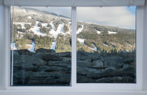 Revelstoke House | Modern 6 Bed 5.5 Bath Lodge Right Under Revelstoke Mountain Resort
