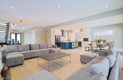 Niagara Falls House | Modern 6 Bedroom Masterpiece in Niagara Falls