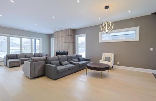 Niagara Falls House | Modern 6 Bedroom Masterpiece in Niagara Falls