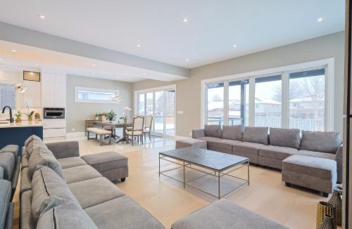 Niagara Falls House | Modern 6 Bedroom Masterpiece in Niagara Falls