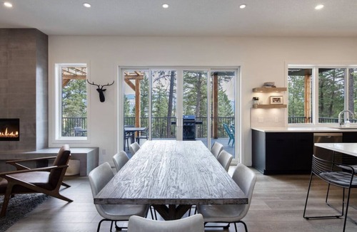 East Kootenay Cabin | Modern, 7 bedroom all-season cabin on Lake Koocanusa