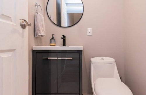 Pierrefonds-Roxboro House | Modern and Spacious Townhouse