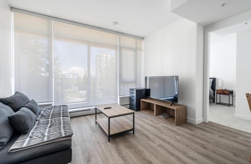 Surrey Apartment | Modern and Stylish Condo Retreat in Vibrant Surrey