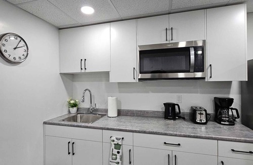 Winnipeg Apartment | Modern Basement suite with seperate entrance close to grocery, restaurant & mall
