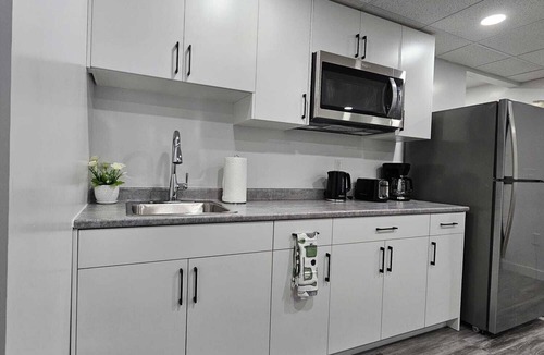 Winnipeg Apartment | Modern Basement suite with seperate entrance close to grocery, restaurant & mall