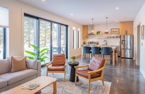 Brooklyn House | Modern Beach House | 90-Sec Walk to Pristine Beach