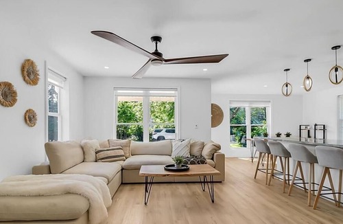 Town of Essex House | Modern Beach-House ❤️ Located in Wine Country
