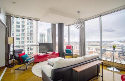 Beltline House | Modern Beltline Escape Sky-High Views DT Views