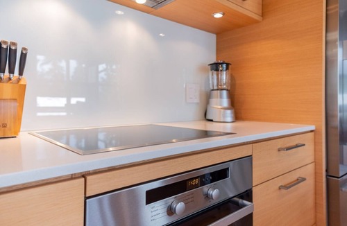 Blackcomb Condo | Modern cabin | Close to Lost Lake | BBQ | Hot tub