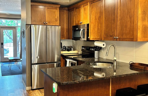 Cougar Creek Ski Chalet | Modern Cabin with Swimming Pool Canmore/Banff