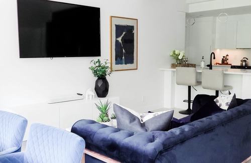 Kelowna Central Business District Apartment | Modern Chic Waterfront Retreat in the Heart of Downtown Kelowna