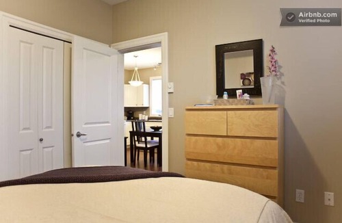 Abbotsford House | Modern, Clean, Spacious & Bright Suite - Kid Friendly