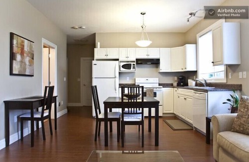 Abbotsford House | Modern, Clean, Spacious & Bright Suite - Kid Friendly