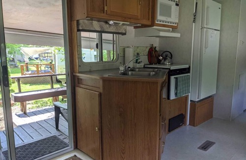 Cloyne House | Modern, clean trailer, waterview at small campground (The Terry)