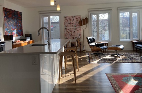 North End Condo | Modern comfort in central Peninsula location