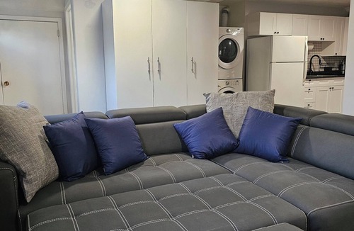 Whitehorse House | Modern comfort: Stylish suite in a prime location. Close to schools and hospital