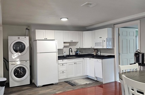 Whitehorse House | Modern comfort: Stylish suite in a prime location. Close to schools and hospital