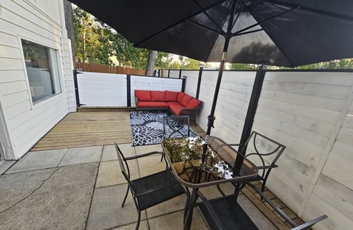 Whitehorse House | Modern comfort: Stylish suite in a prime location. Close to schools and hospital