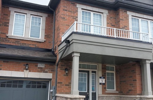 Alcona House | Modern & Comfy 2BR Townhome—Mins to Innisfil Beach Park & Friday Harbour Resort!