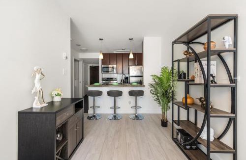 Crosstown Apartment | Modern Condo in Downtown Vancouver