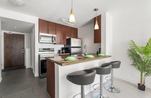 Crosstown Apartment | Modern Condo in Downtown Vancouver