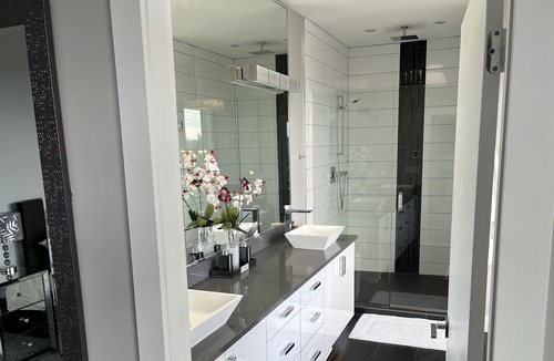Langford House | Modern contemporary home with stunning views
