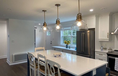 Morell Cottage | Modern Cottage 2 Mins From Lakeside Beach-Your Perfect Beach and Golf Retreat!☀️