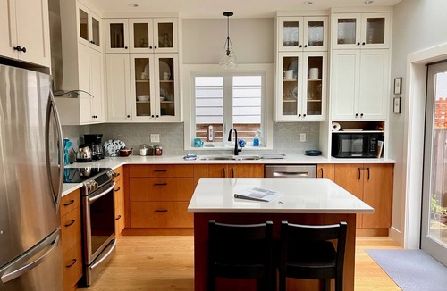 Sidney House | Modern Cottage-Style House Close to all Amenities and the Ocean in Sidney BC.
