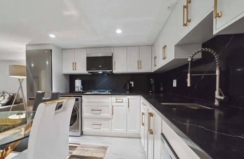Upper Lonsdale House | Modern & Cozy 1BR suite in NV