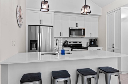 Sun Peaks Condo | Modern & Cozy Condo w/Hot Tub!