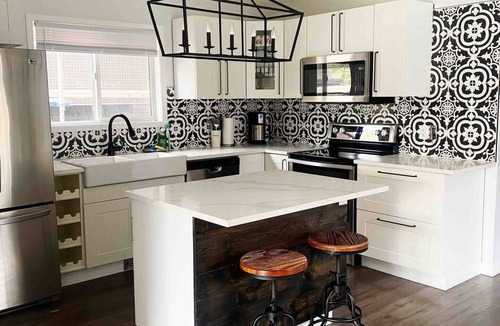 Northwest Calgary House | Modern Cozy Home Next To River Pathways & Downtown