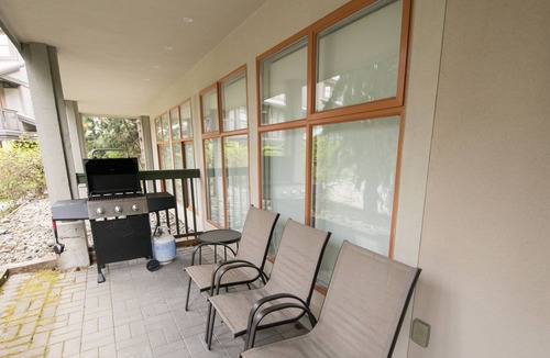 Village North Condo | Modern, Deluxe Stoney Creek Northstar Condo. Pool & Hot Tub, Gas Fireplace