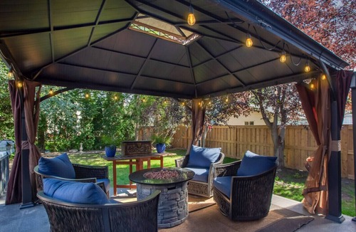 West Edmonton House | Modern Eclectic Home~Walk to WEM~AirCon~Yard~Hot Tub