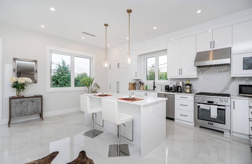 Arbutus Ridge House | Modern family friendly duplex minutes from downtown, airport, UBC, free parking.