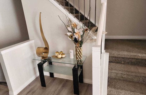 Leduc House | Modern Family Friendly Home 10min YEG Airport - FREE WIFI+ NETFLIX